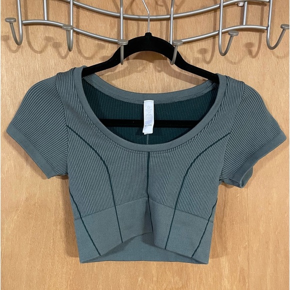#158- AERIE- Offline Seamless Corset T
Shirt- green size small - Picture 1 of 3